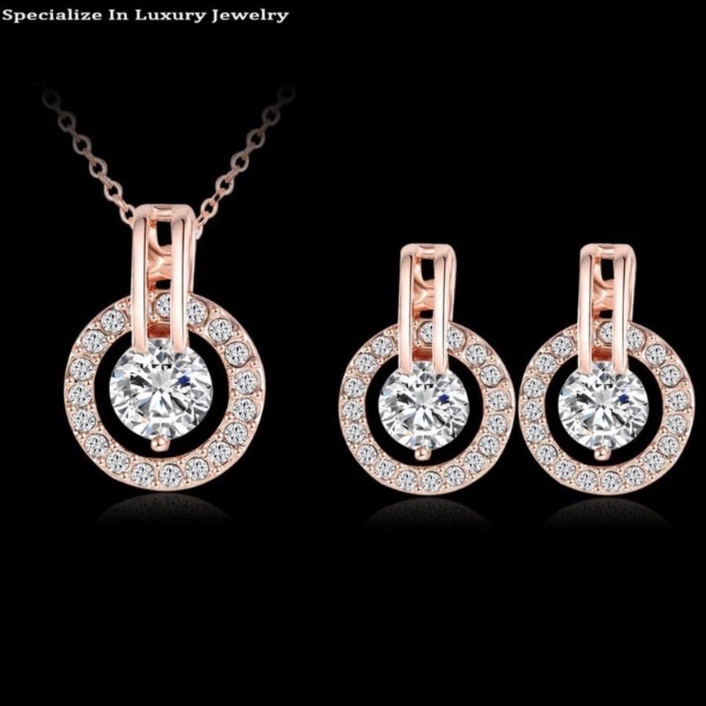 Beautiful Brand New Jewelry Set Gold Plated